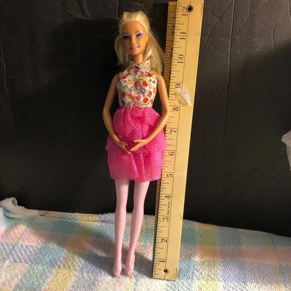 BarbieMattel Doll Good conditions with no shoes - Picture 1 of 1